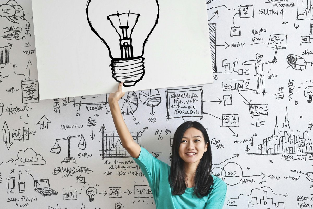 Student holds up poster with light bulb